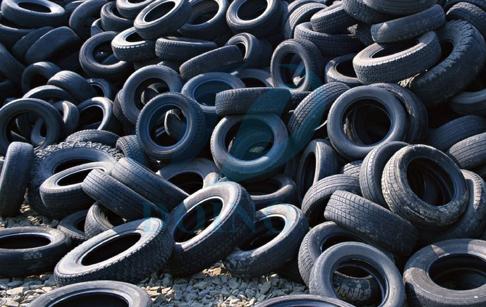 轮胎翻新……不久前在广西南宁举行的我国中小轮胎生产企业"生态环保"